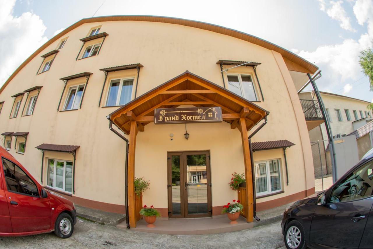 Гранд Хостел Tjernivtsi Eksteriør billede